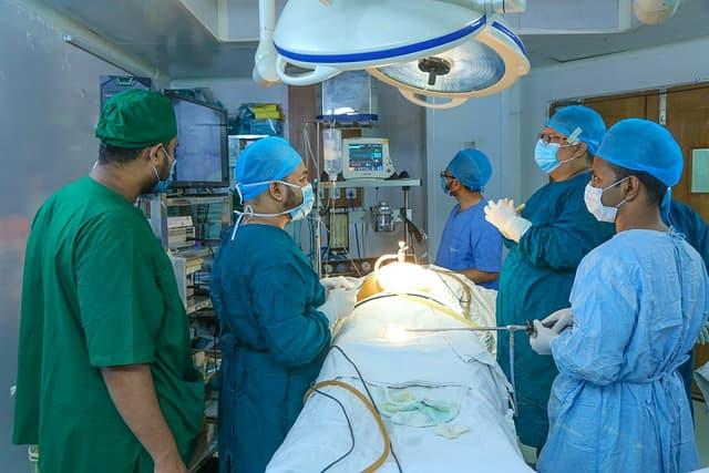 Endometriose tratamento videolaparoscópico pode ajudar na dor e qualidade de vida