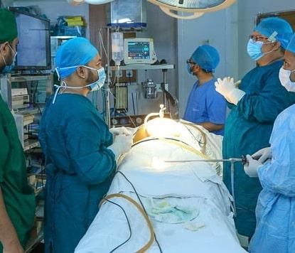 Telas de alta gramatura são superiores no reparo laparoscópico de hérnias inguinais 