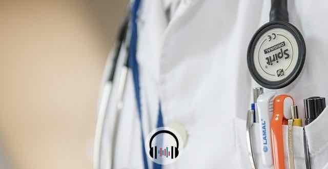 jaleco e estetoscopio medico