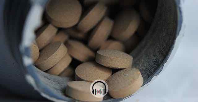 caixa de medicamentos aberta