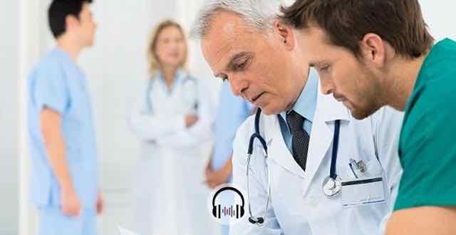 médicos conversando