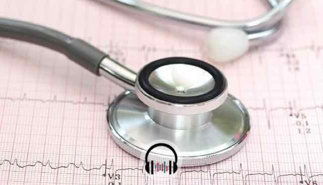 estetoscopio e um ECG