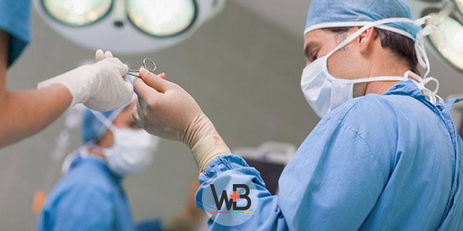 cirurgiões durante cirurgia para hiperaldosteronismo primário