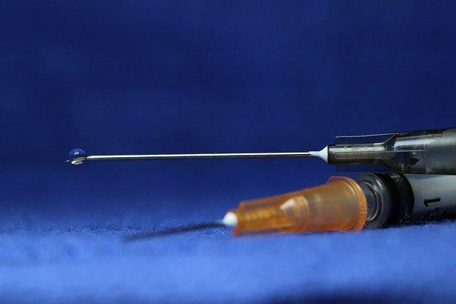 Várias vacinas estão sendo desenvolvidas na busca pela imunização contra a Covid-19