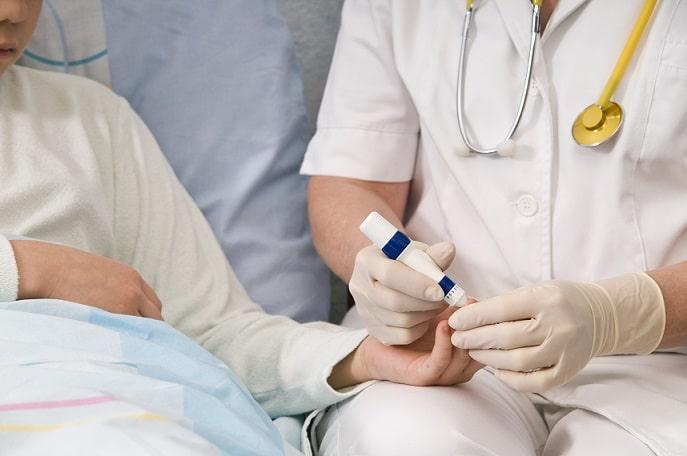 Como a diabetes pode prejudicar o sistema circulatório dos pacientes?