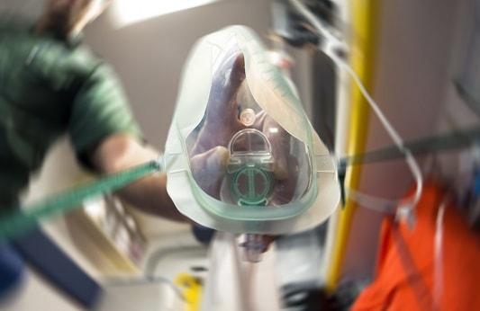 Manifestações neurológicas podem ocorrer em cerca de 36% dos internados por Covid-19, nos graves, 15% têm comprometimento da consciência.