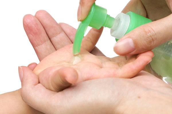 Estudo analisa se o aumento do uso de produtos DMBA está relacionado a um consequente aumento de lesões oculares graves em crianças.