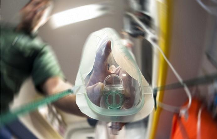 máscara de oxigênio em trauma