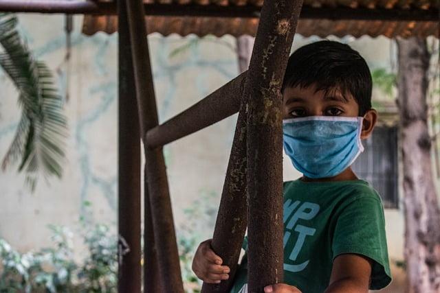 Quais as principais características clínicas da Covid-19 em crianças e fatores de risco para óbito no Brasil?