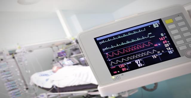 Qual nível de sedação ideal em pacientes com SDRA recebendo bloqueador neuromuscular?