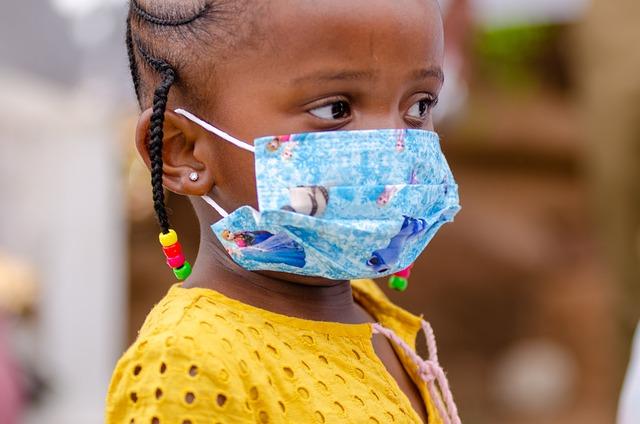 Pfizer pretende iniciar nos EUA, nos próximos meses, vacinação contra a Covid-19 em crianças menores de 5 anos