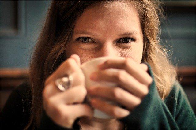 O consumo habitual de café aumenta o risco de glaucoma primário de ângulo aberto?