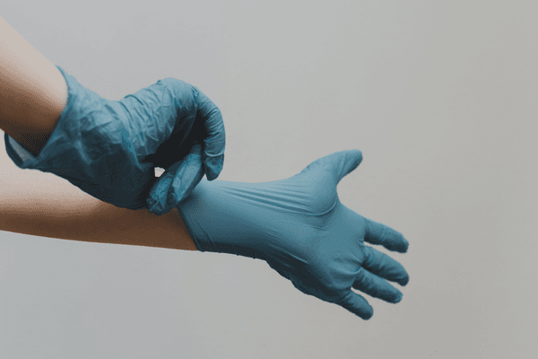 Preparação vaginal com diferentes soluções antissépticas antes da cesariana para prevenir infecções pós-operatórias