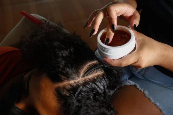 Anvisa proíbe fabricação de sete produtos para cabelos