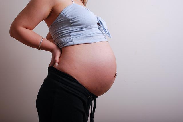 Como o tratamento com metformina afeta filhos de grávidas com diabetes tipo 2?