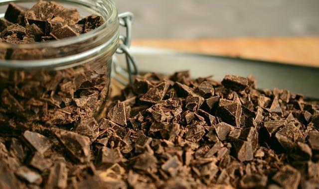 Contaminação do chocolate amargo com metais pesados