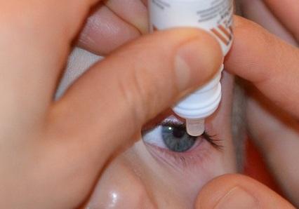 FDA alerta consumidores a não usar colírio lubrificante EzriCare