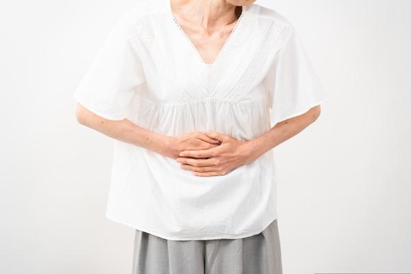 Kiwi para tratamento de constipação intestinal e síndrome do intestino irritável