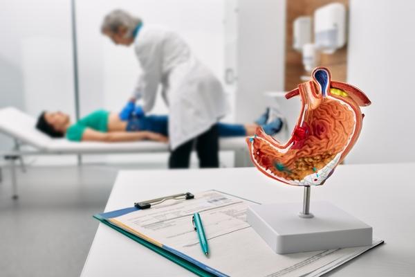 Qual o risco evolutivo para adenocarcinoma esofágico na DRGE não erosiva?