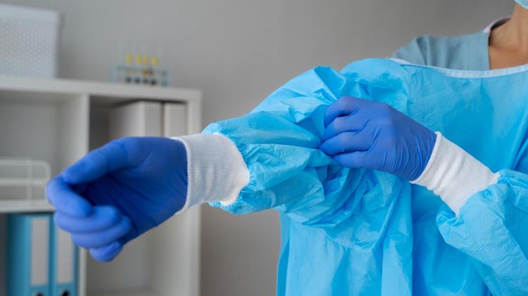 Uso de luvas estéreis