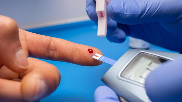Tratamento medicamentoso vs cirurgia bariátrica em pacientes com DM2