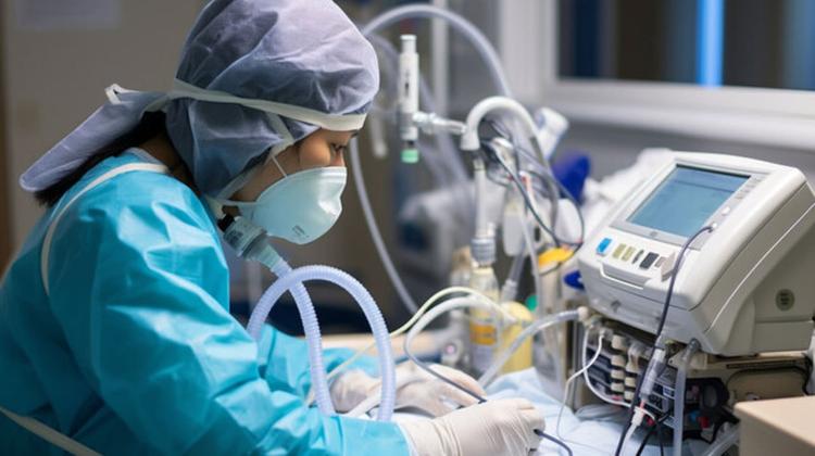 Profissional de saúde em manejo de paciente com SDRA