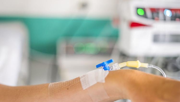 Paciente internado recebendo SGLT2i por acesso venoso