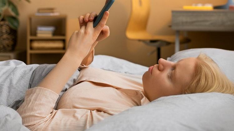 Especialistas expõem o grande prejuízo das telas no sono