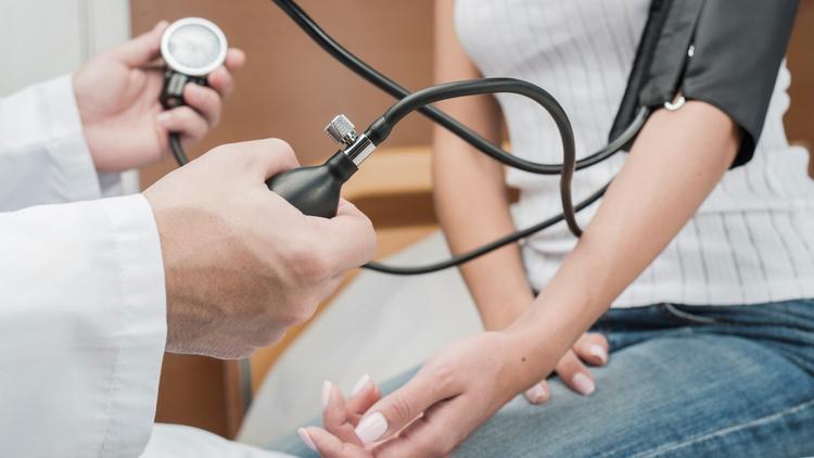 Associação do polimorfismo E/D do gene da ECA com hipertensão em adolescentes