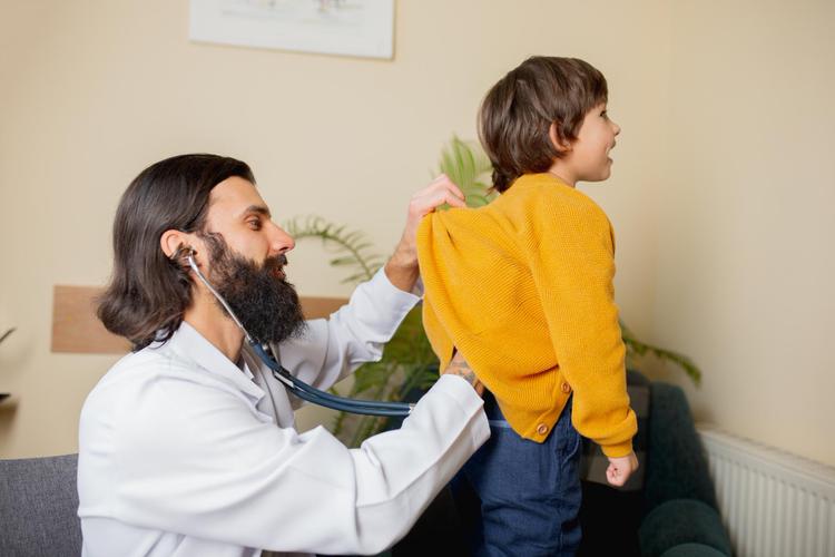 Como se caracteriza o impetigo bolhoso?