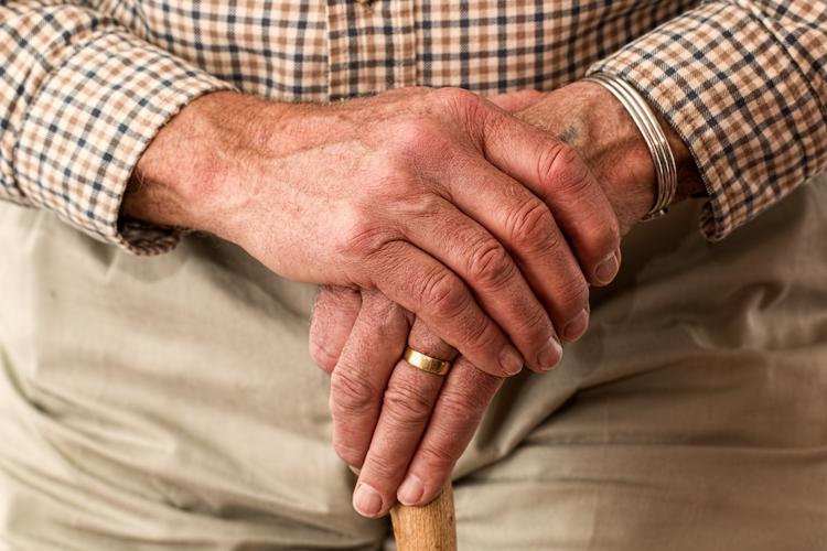 Redução de LDL colesterol em indivíduos idosos na prevenção primária – existe benefício?