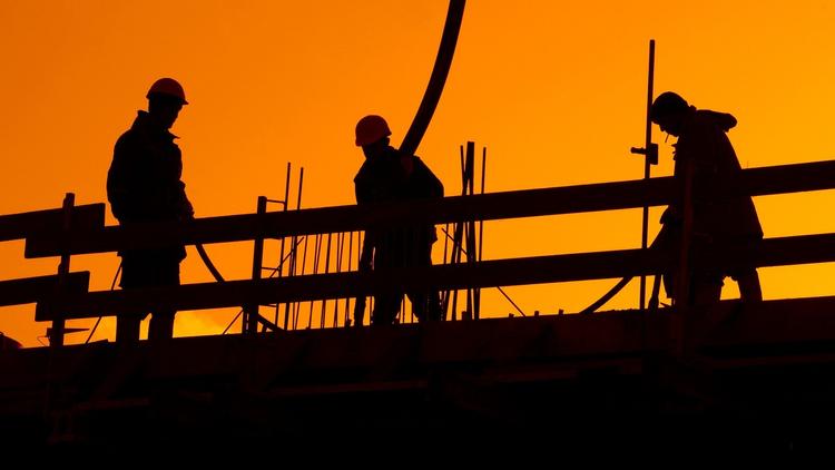 A mortalidade de trabalhadores imigrantes é a mesma que a de trabalhadores locais?