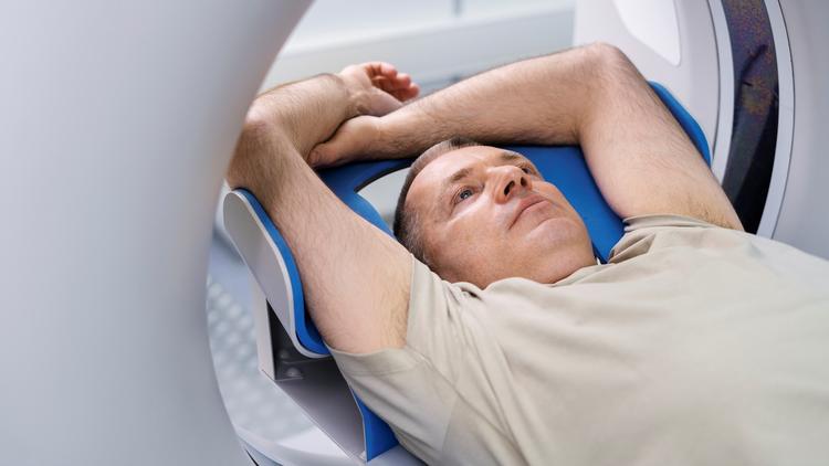Paciente em TC de tórax para rastreio câncer pulmão