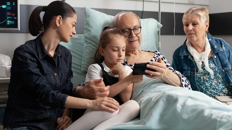 Análise de Estudo: Intervenção em Cuidados Paliativos Facilitada por Aplicativo