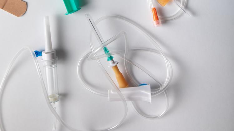 Cateter venoso central de inserção periférica: qual material escolher?