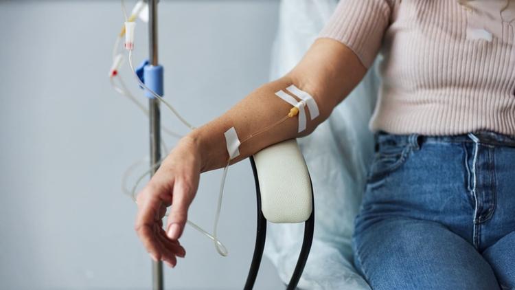 Quimio perioperatória ou quimiorradioterapia pré-operatória em câncer de esôfago