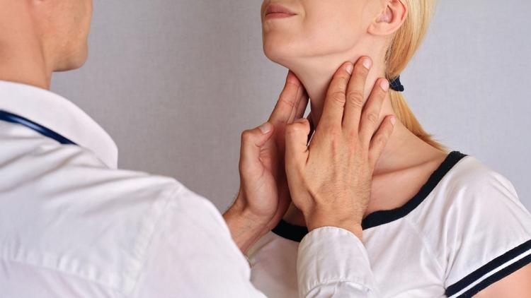 Função tireoidiana durante covid-19 e complicações pós-covid em adultos