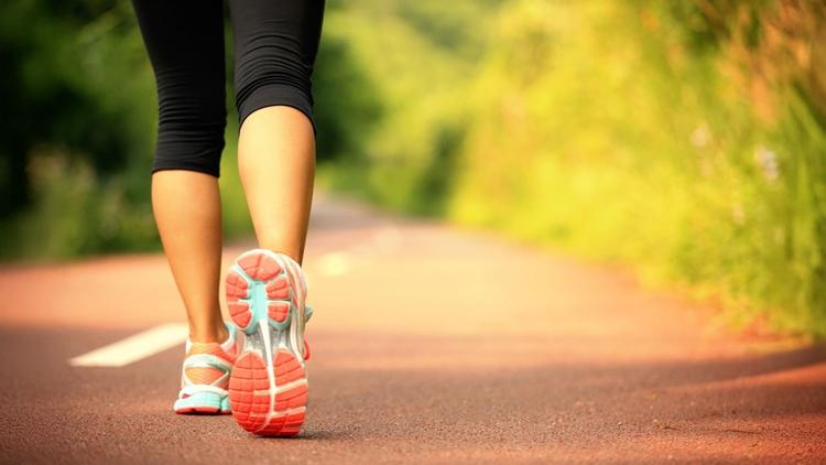 Qual a quantidade ideal de passos diários para melhores resultados em saúde?