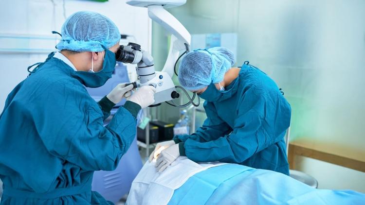 Femtolaser na cirurgia de catarata - vale a pena substituir a técnica convencional