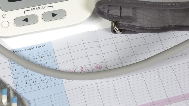 Controle intensivo da pressão, com benefício cardiovascular, piora desfecho renal?