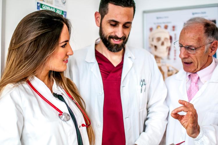 Mudando a tradição? Os caminhos da nova geração de médicos