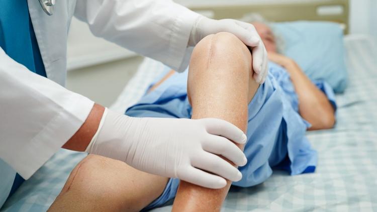 Fatores de risco para manipulação sob anestesia após artroplastia total do joelho