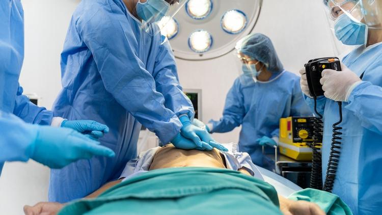 Novas ênfases na ACLS: estratégias de prevenção e intervenções de alto impacto