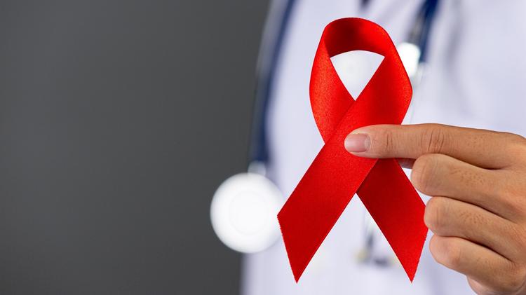 Brasil elimina transmissão vertical do HIV e registra menor mortalidade em 32 anos