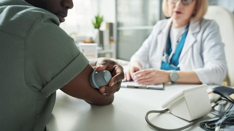 Complicações em membros superiores em pacientes com diabetes