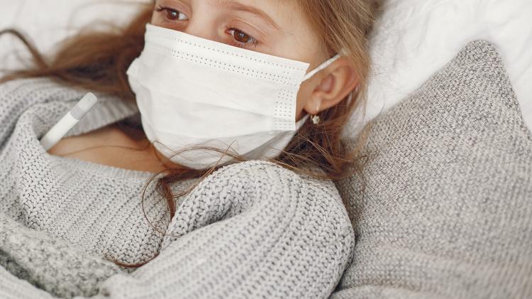 Recomendações da AAP para teste e ao tratamento da gripe na temporada 2025-2026