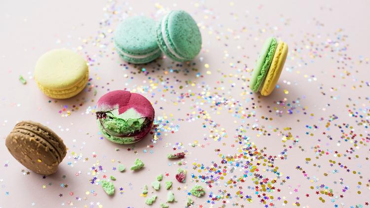 Anvisa proíbe glitter culinário e folhas de ouro, vendidos como comestíveis