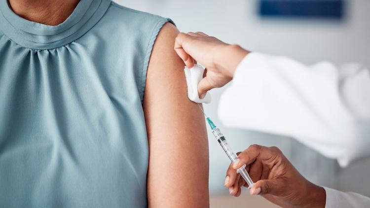 SUS vai vacinar profissionais de saúde contra dengue a partir de fevereiro
