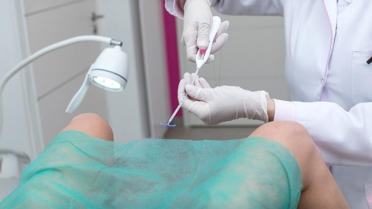 Eficácia e segurança de anestésicos tópicos na inserção de DIU