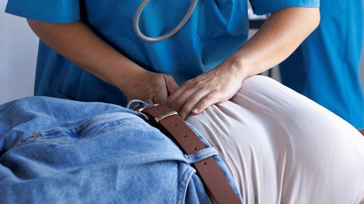 Como a cirurgia bariátrica atua na fisiopatologia da SOP?